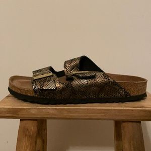 Metallic/Gold faux snake skin Birkenstock’s Sz 41/10